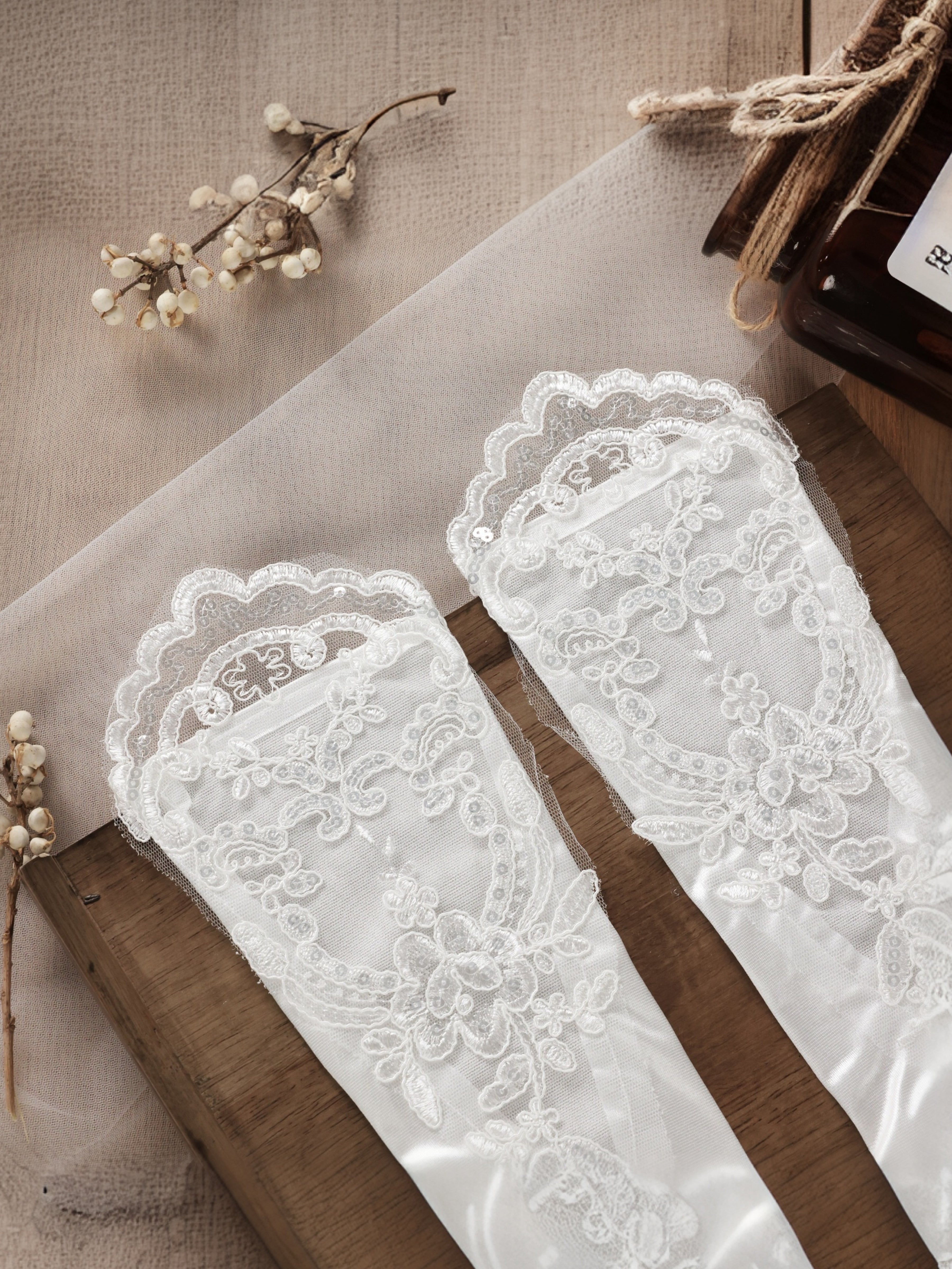 ROVDESY Vintage Embroidered Satin Wedding Gloves