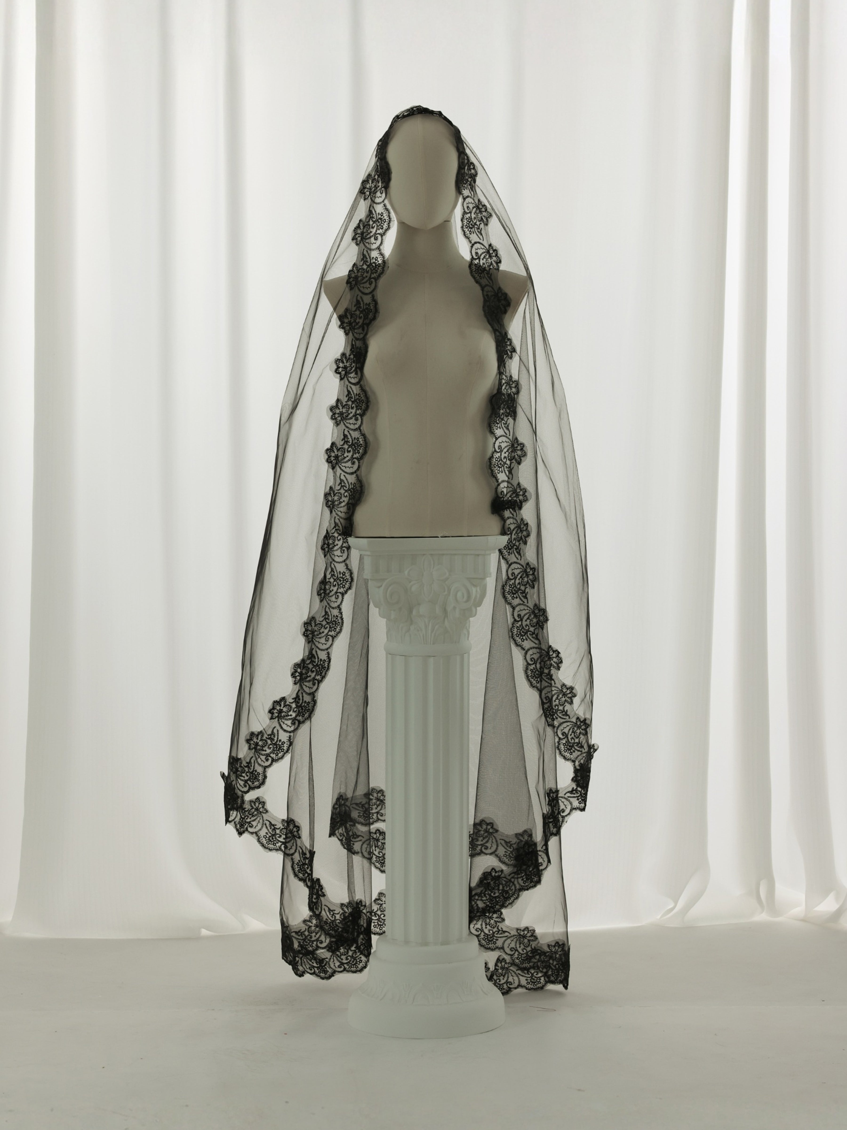 ROVDESY Single Tier Chapel Length Black Floral Lace Bridal Veil