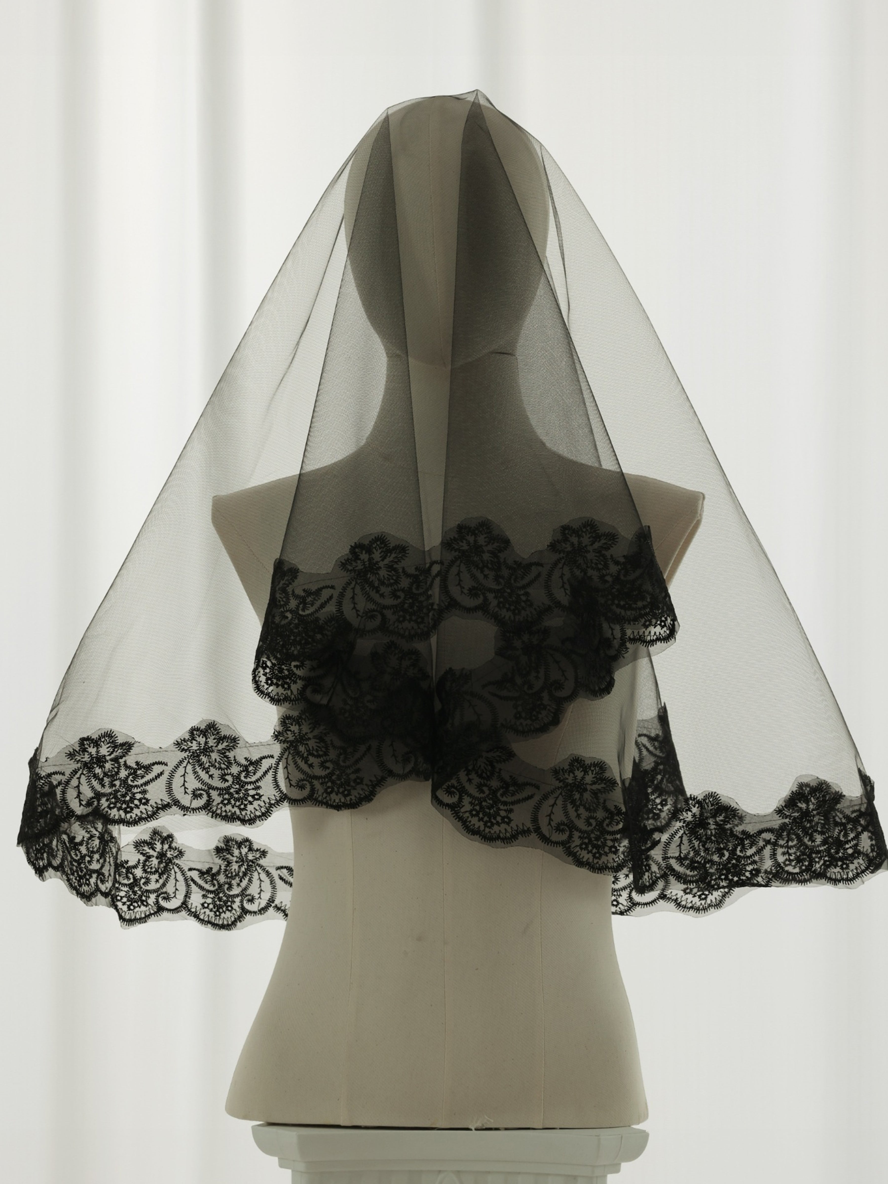 ROVDESY Single Tier Fingertip Length Black Floral Lace Bridal Veil